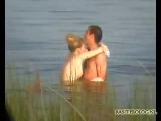 Cặp vợ chồng captured trong các lake