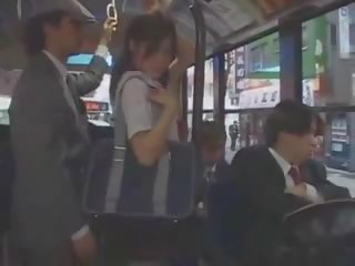Азіатська підліток goddess обмацана в автобус по група