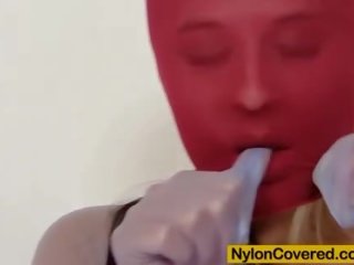 Extraordinary blondynka czerwony spandex maska na jej twarz