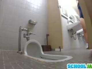 Pechugona adolescente mao kurata consigue clavado en la baño