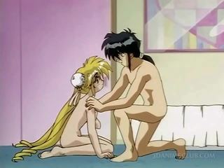 Anime blondi diva pyydettyjen alasti sisään sänky