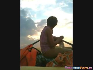 Amatur remaja memulakan yang sextape dalam yang bot pada yang lake video