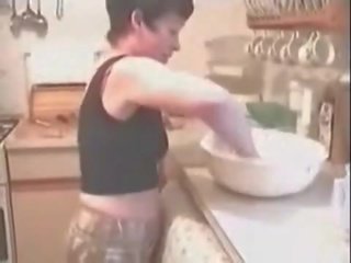 Вкъщи направен: съпруга в на кухня