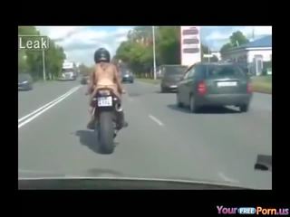 Nua em motorcycle