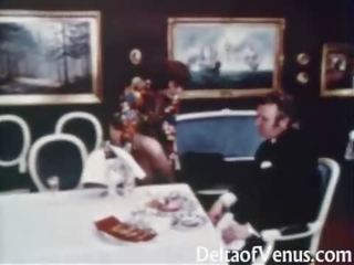 Vintage reged clip 1960s - upslika diwasa brunette - table for three