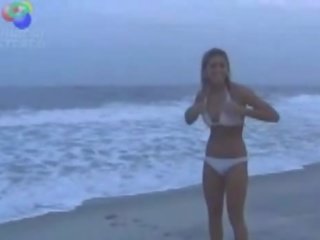 Desnuda dare en la playa