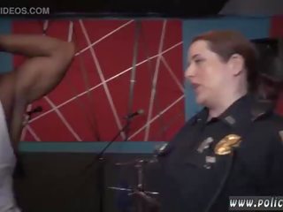 Lesbietiškas policija pareigūnas ir angell vasaros policija grupinis išdulkinimas žalias video