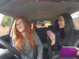 Viltojums driving skola kaislīgas instructor fucks kiwi mammīte.