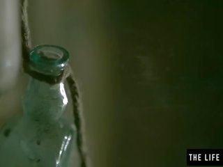 クローズ ups の a ベイブ おしっこ 上の ザ· フロア と 自慰行為 ハード x 定格の ビデオ フィルム