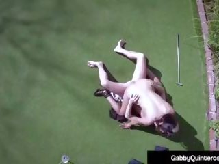 Meximilf gabby quinteros smashing inpulit pe golf green.