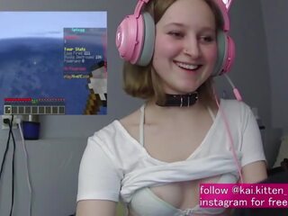 Gamer 年轻 女人 打屁股 为 一切 respawn 和 cums 而 打 minecraft 成人 夹 剪辑