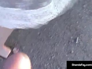 Kanadyjskie kocica shanda fay dostaje za załadować na jej tyłek w samochód! x oceniono film vids